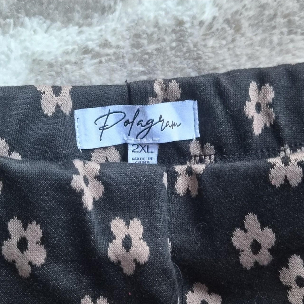 Floral Patterned Pants - Picture 2 of 3